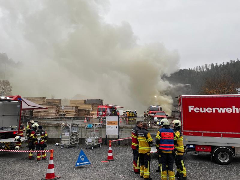Einsiedeln: Brand in Holzschnitzelanlage - Türen und Fenster können wieder geöffnet werden