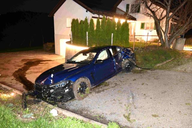 Auto verliert Kontrolle: Unfall auf Niederbuererstrasse ereignet sich in Uzwil