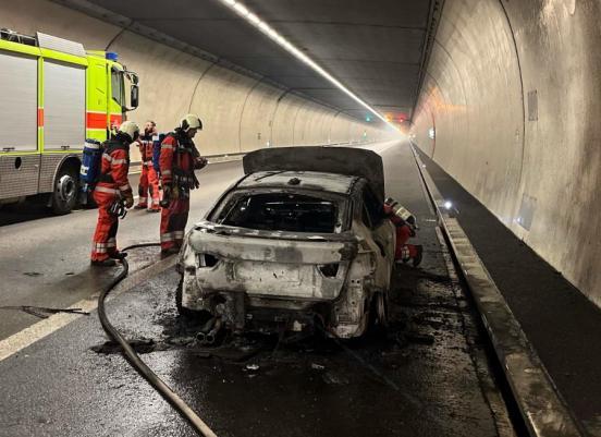 A3 Zürich: Fahrzeugbrand in Autobahntunnel