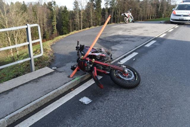 Motorradlenkerin bei Selbstunfall verletzt