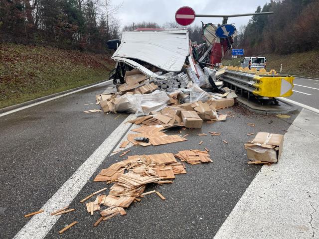 A15 Uster: Autobahn wegen Unfall gesperrt