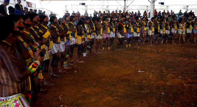 Indigene Völker in Brasilien: Bedrohung ihrer Rechte
