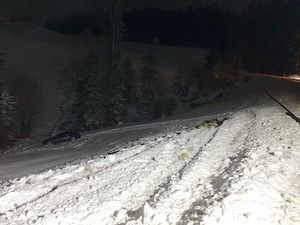 Verkehrsunfälle in Appenzell Ausserrhoden: Keine Verletzten, aber erhebliche Fahrzeug- und Gebäudeschäden am 29. November 2023