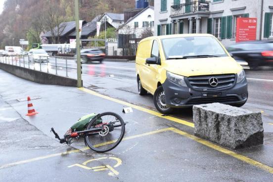 Aathal-Seegräben: E-Bikefahrerin bei Verkehrsunfall schwer verletzt