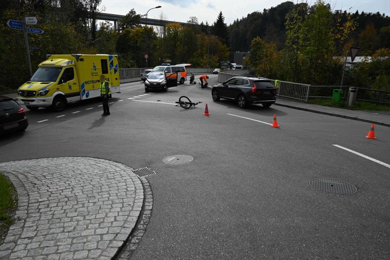 St. Josefen: Kollision zwischen Auto und E-Bike-Fahrer