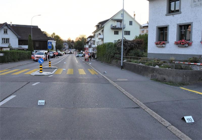 Dübendorf: Verkehrsunfall fordert schwerverletzten Fussgänger