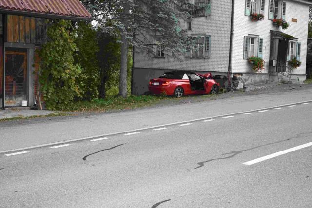 Mörschwil: Auto in Hauswand geprallt