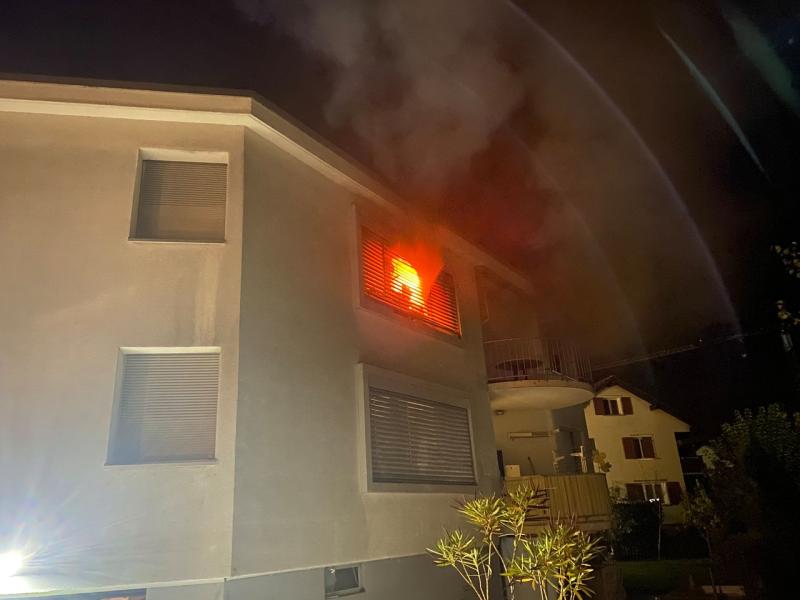 232 / Baar: Zwei verletzte Personen nach Wohnungsbrand
