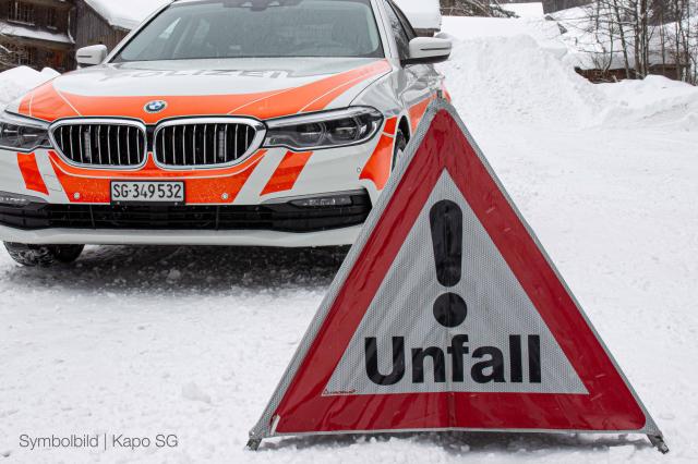 Wattwil: Mit Auto in Scheune geprallt – Fahrer fahrunfähig