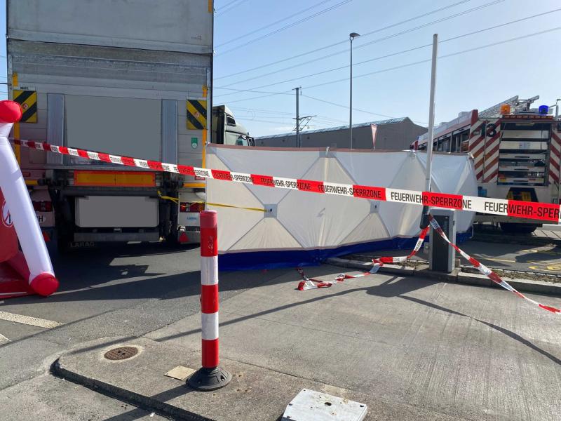 040 / Steinhausen: Verkehrsunfall fordert Todesopfer