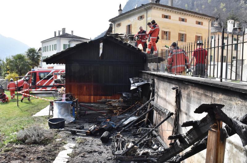 Castasegna: Feuerwehr löscht Brand im Dorfkern