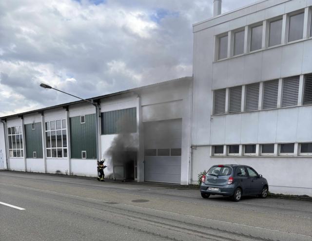 Feuer in Firma an der Industriestrasse: Brandursache noch unklar - Sachschaden von mehreren hunderttausend Franken