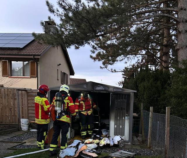 Gartenhaus in Aadorf brennt - Feuerwehr erfolgreich im Einsatz
