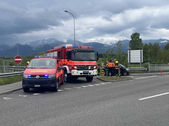Autobrand auf der Rheinstrasse: Schnelle Reaktion verhindert größeren Schaden