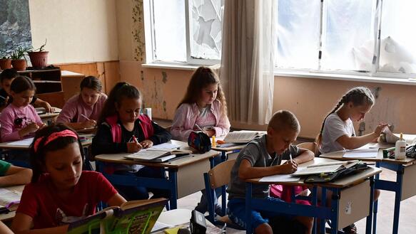 Bildungskampf in russisch besetzten Gebieten der Ukraine: Familien riskieren Vergeltung