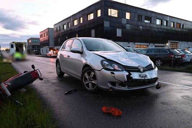 Motorradunfall auf Simon Frick-Straße: Fahrer verletzt und hoher Sachschaden
